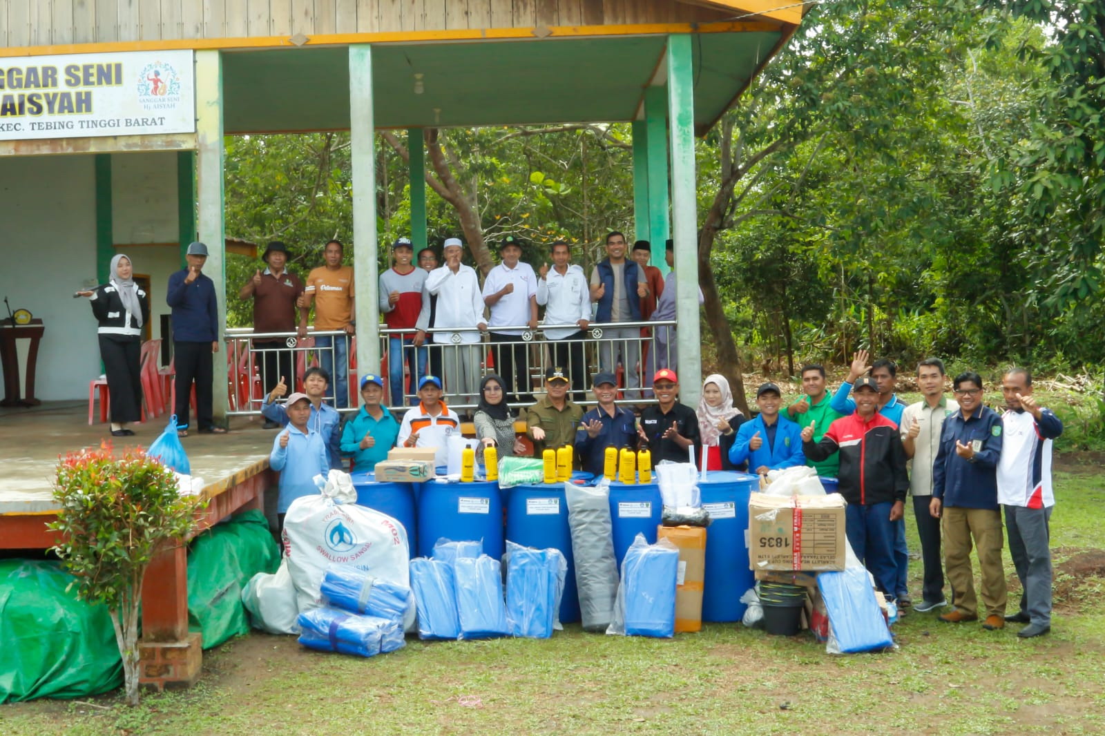 Tim Pengabdian Dosen UIR foto bersama peserta pelatihan teknologi pengolahan repu Desa Tanjung, Kecamatan Tebingtinggi Barat, Kabupaten Meranti, Sabtu (30/8/2025).