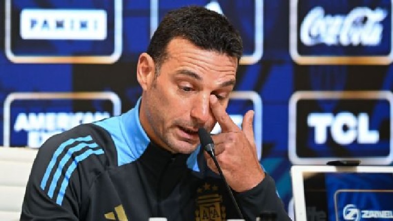 Lionel Scaloni tampak emosional saat berbicara tentang Lionel Messi menjelang kualifikasi Piala Dunia melawan Venezuela pada hari Kamis.