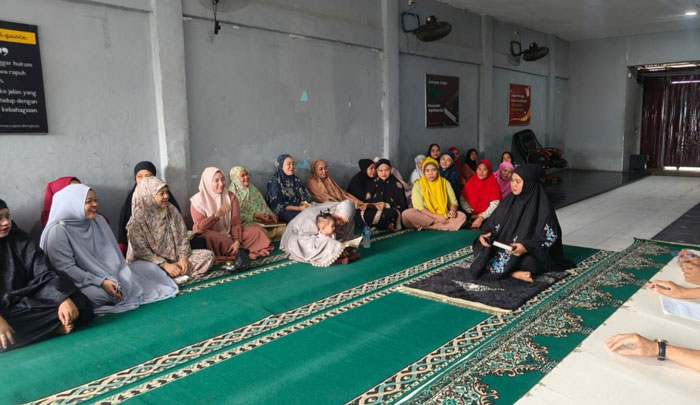 Narapidana WBP Wanita Lapas Bengkalis mengikuti perlombaan hafalan ayat-ayat Alquran di hari Peringatan Maulid Nabi Muhammad SAW di Lapas Bengkalis, Jumat (5/9/2025).