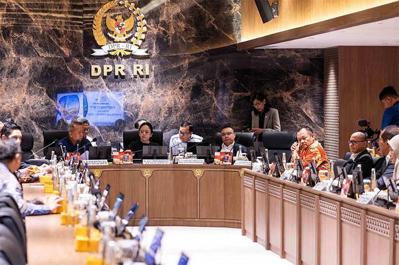Ketua DPR RI Puan Maharani memimpin pertemuan dengan pimpinan fraksi partai politik di DPR.