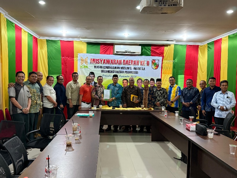 Prof. Edi Erwan, S.Pt, M.Sc, Ph.D dipercaya memimpin ICMI Kota Pekanbaru untuk periode 2025&ndash;2030.