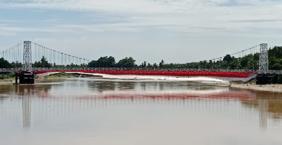 Jembatan Gantung Desa Sawah-Desa Seberang Taluk, Kecamatan Kuantan Tengah yang ada di kawasan Tepian Narosa akan diubah menjadi permanen, Sabtu (6/9/2025).