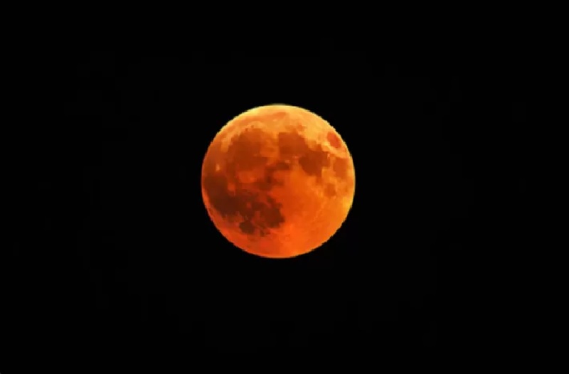 Ilustrasi fenomena gerhana Bulan total atau Blood Moon.