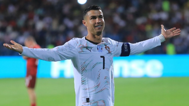 Cristiano Ronaldo merayakan gol keduanya dalam kemenangan 5-0 Portugal atas Armenia di Kualifikasi Piala Dunia 2026.  