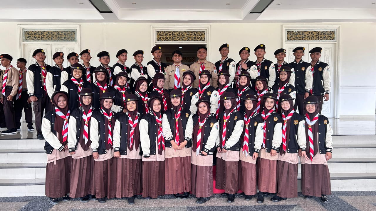 Foto pelepasan santri pesantren Teknologi Riau menuju Cibubur di Gedung Balai Serindit kediaman Gubernur Riau beberapa waktu lalu.