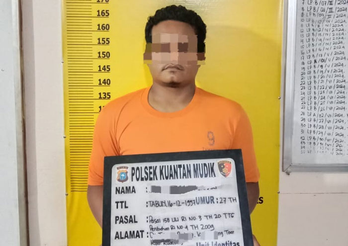 Tersangka pelaku PETI, I (28) diamankan Polsek Kuantan Mudik saat penertiban Senin (8/9/2025) di Desa Seberang Sungai Kecamatan Gunung Toar.