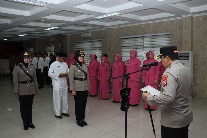 Kapolresta Pekanbaru Kombes Pol&nbsp;Jeki&nbsp;Rahmat Mustika pimpin Sertijab Kapolsek Senapelan, Selasa (9/9/2025).