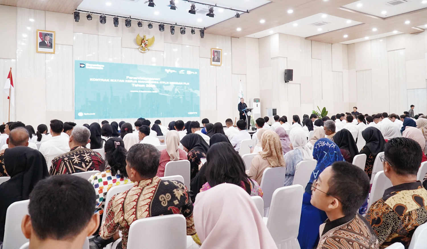 Peserta ITPLN saat acara program ikatan kerja 2025 di Jakarta, Selasa (2/9/2025).