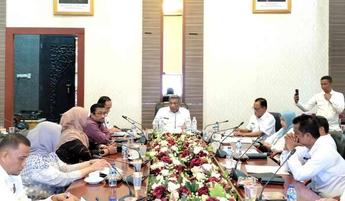 Bupati Rohul Anton ST MM memimpin rapat pemaparan konsep remunisasi RSUD Rohul di ruang rapat Rumdis Bupati, Rabu (10/9/2025).