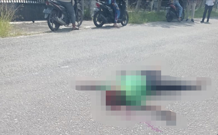 Seorang pesepeda bernama Rosedi (45) warga Kelapa Pati Laut, tewas seketika usai ditabrak mobil dump truk yang melintas di Jalan Kelapa Pati Laut, Bengkalis, Rabu (10/9/2025) siang.