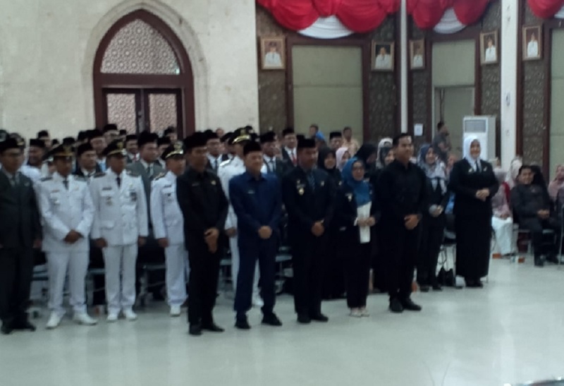 Bupati Kampar Ahmad Yuzar melantik 66 pejabat administrator dan pengawas di lingkungan Pemerintah Kabupaten Kampar di Aula Kantor Bupati Kampar, Bangkinang Kota, Jumat (12/9/2025).