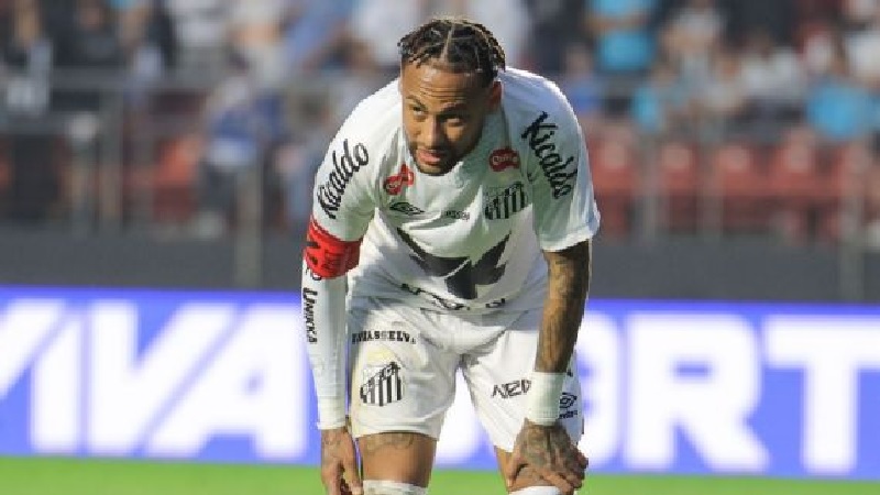 Neymar mengalami kesulitan kebugaran sejak kembali ke Santos. 