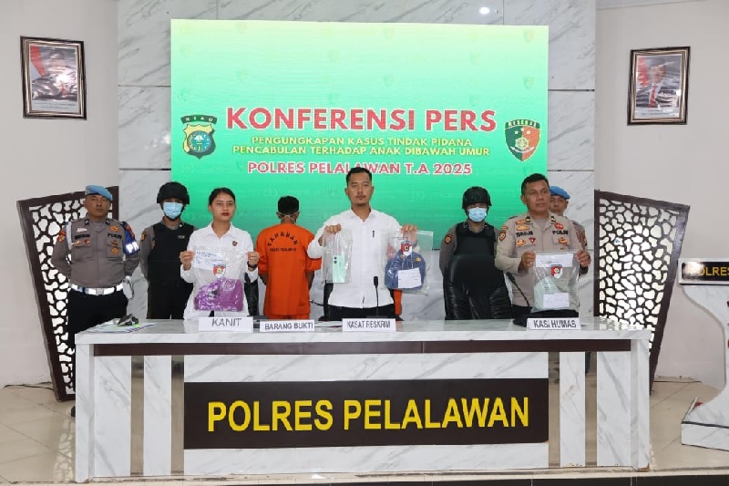 Kasat Reskrim AKP I Gede Yoga Eka Pranata memimpin pengungkapan kasus tindak pidana pencabulan dua anak di bawah umur yang merupakan anak sambungnya di Kecamatan Pangkalankerinci, Pealawan.