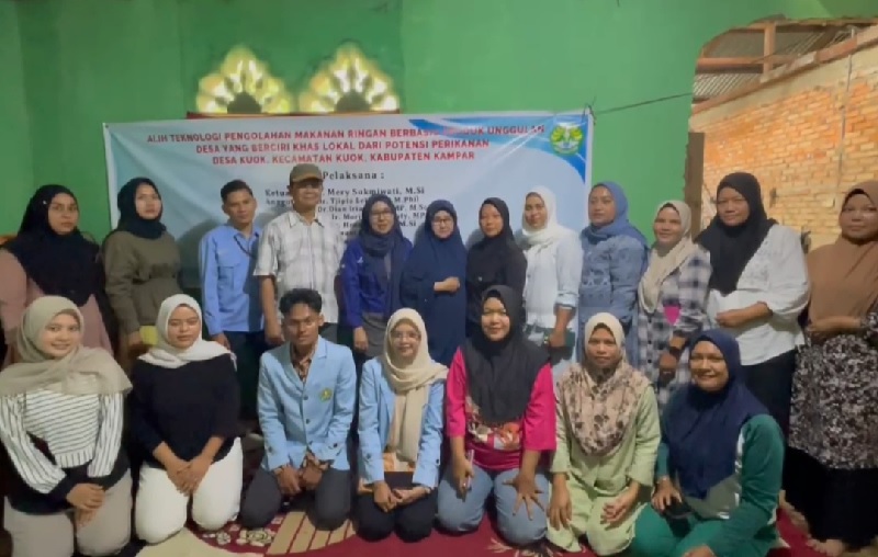 Dosen FPK Unri melaksanakan kegiatan pengabdian masyarakat di Desa Kuok, Kecamatan Kuok, Kabupaten Kampar, Sabtu (23/8/2025).