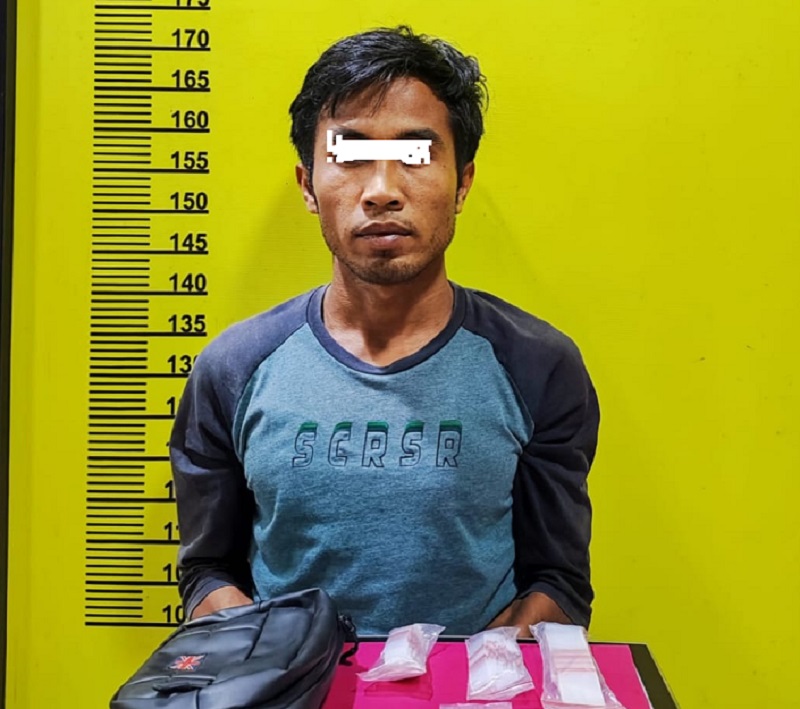 Tersangka HP saat diamankan di Polsek Pasir Penyu, Selasa (16/9/2025)