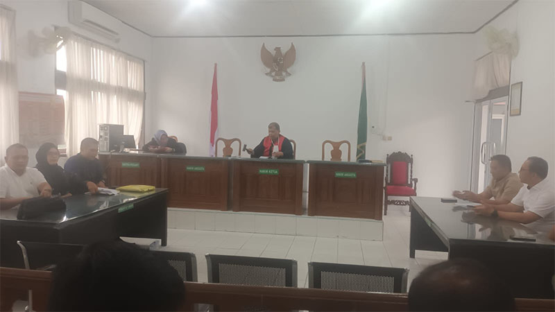 Sidang putusan Praperadilan Muflihun terhadap Penyidik Subdit III Ditreskrimsus Polda Riau di PN Pekanbaru pada Rabu (17/9/2025).
