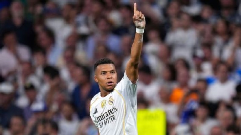Kylian Mbapp&eacute; mencetak kedua gol Real Madrid dalam kemenangan comeback mereka atas Marseille.