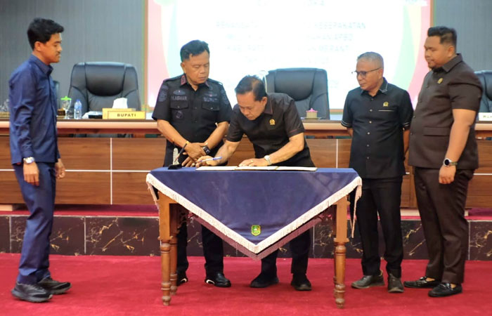 Pemkab Kepulauan Meranti bersama DPRD resmi menandatangani Nota Kesepakatan (MoU) KUA-PPAS Perubahan APBD Tahun 2025 dalam rapat paripurna, Rabu (17/9/2025).