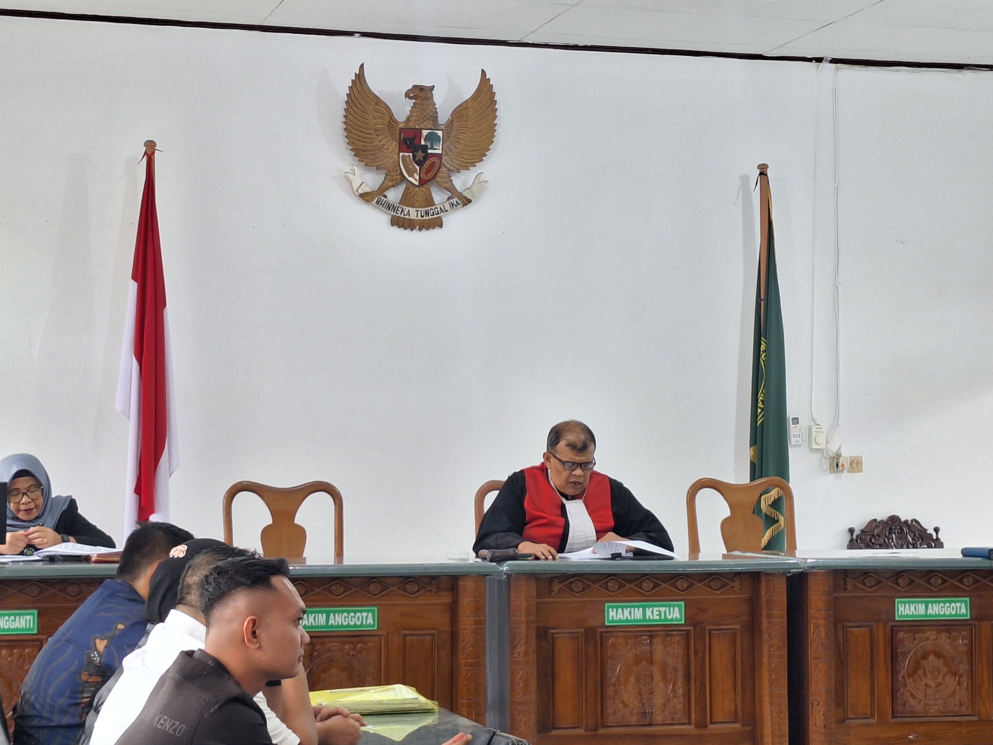 Suasana sidang putusan praperadilan mantan Sekretaris Dewan Perwakilan Rakyat Daerah Riau Muflihun terhadap Penyidik Subdit III Ditreskrimsus Polda Riau di Pengadilan Negeri Pekanbaru, Rabu (17/9/2025