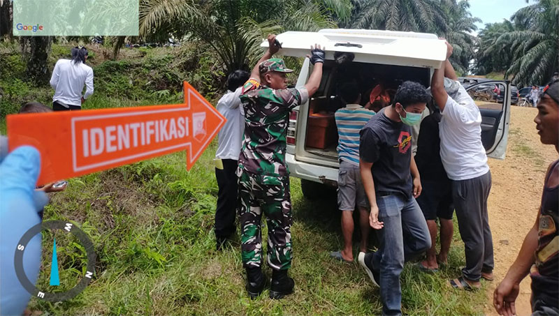 Personel Polsek Kuantan Mudik dan Polres Kuansing melakukan olah TKP pembunuhan di Desa Muara Tobek Kecamatan Pucuk Rantau, Kabupaten Kuansing, Kamis (18/9/2025).