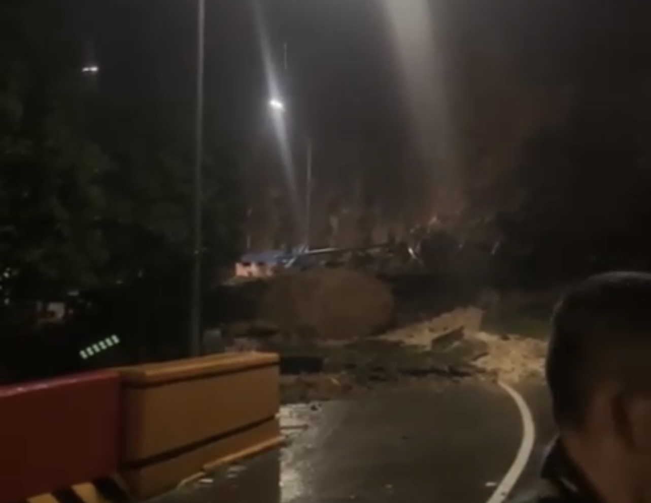 Longsor di Kelok 9, Limapuluh Kota, Sumatera Barat yang terjadi pada Kamis (18/9/2025) malam.