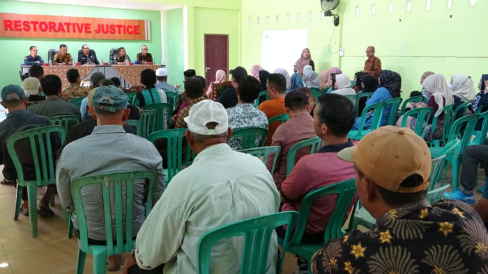 Masyarakat Desa Pulau Palas, Tembilahan Hulu, Kabupaten Inhil mengikuti sosialisasi tentang Koperasi Merah Putih oleh Pemda Inhil, Kamis (18/9/2025).