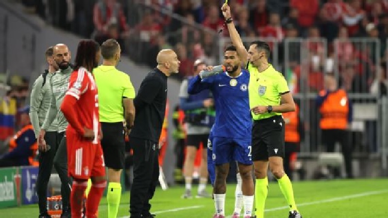Enzo Maresca menerima kartu kuning karena memprotes keputusan tidak mengeluarkan Jonathan Tah.