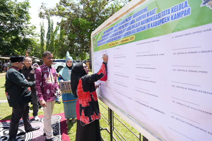 Wakil Bupati Kampar Misharti saat pencanangan program Kampar Hebat di kawasan bersejarah Candi Muara Takus, Kamis (18/9/2025).