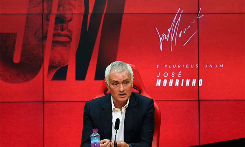 Jose Mourinho resmi kembali melatih Benfica setelah 25 tahun