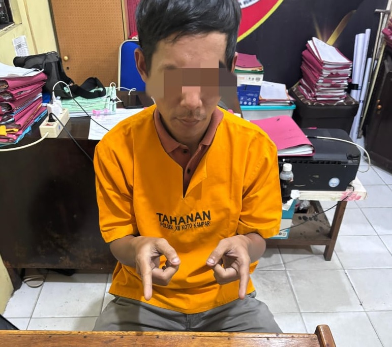Polsek XIII Koto Kampar berhasil menangkap seorang pelaku tindak pidana narkotika jenis sabu-sabu pada Kamis (18/9/2025).