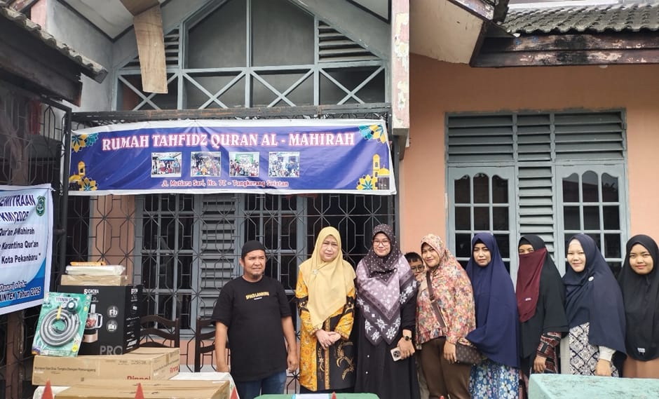 Tim PKM Dosen Program Studi Ilmu Administrasi Pascasarjana, Administrasi Bisnis dan Pendidikan Islam Anak Usia Dini UIR bersama mitra,  di Rumah Tahfiz Qur&rsquo;an Al&ndash;MahMahirah, Kota Pekanbaru.