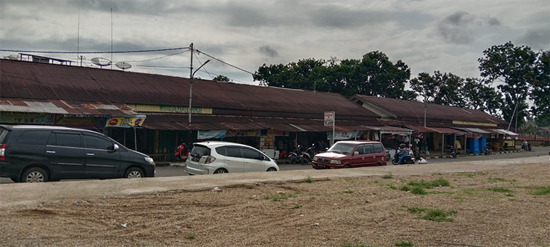 Kios-kios Pasar Bawah Teluk Kuantan segera dibongkar dan direlokasi di lokasi baru. Foto diambil Senin (22/9/2025).