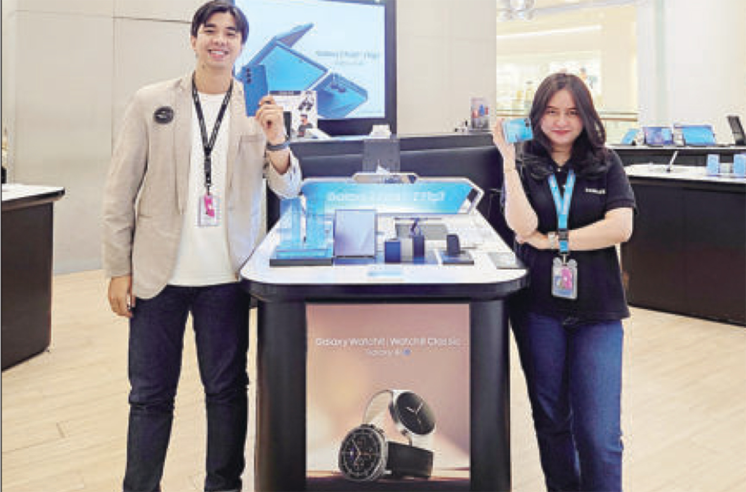 Samsung Store Living World menghadirkan promo cashback hingga tambahan bonus menarik untuk pembelian Samsung Galaxy Z Fold7 dan Galaxy Z Flip 7 di Pekanbaru baru-baru.