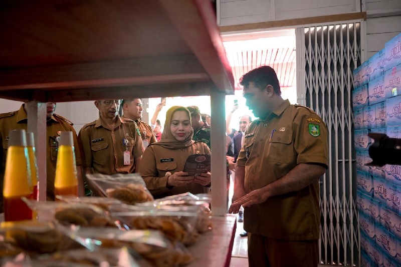 Bupati Bengkalis, Kasmarni meresmikan kantor dan gerai usaha Koperasi Desa Merah Putih di Desa Bantan Tengah, Kecamatan Bantan, Selasa (23/9/2025).