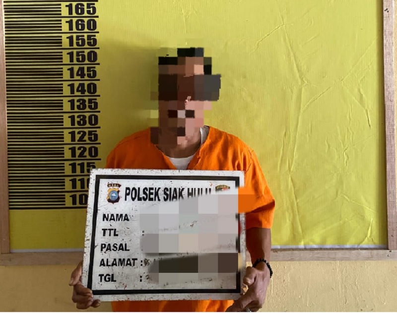 Jajaran Polsek Siak Hulu meringkus pelaku pembacokan di warung tuak Desa Tanah Merah, Kecamatan Siak Hulu, Kabupaten Kampar, Ahad (21/9/2025).