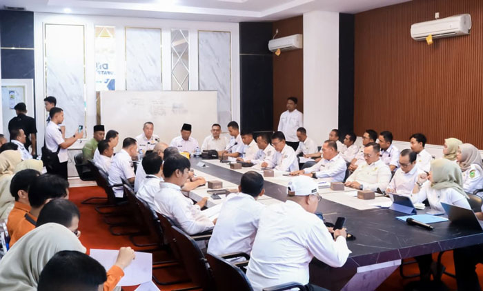 Rapat perdana Satgas MBG yang digelar di Ruang Rapat Dinas PUPR, dipimpin langsung oleh Wabup Muzamil, Rabu (24/9/2025).