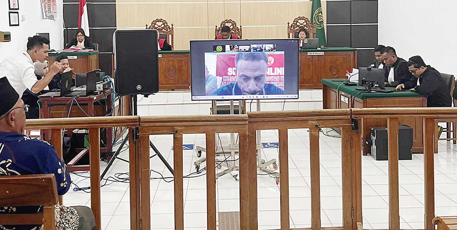 Pelaksanaan sidang pembacaan tuntutan kasus pembunuhan dengan terdakwa Marselinus Kuku di Pengadilan Negeri Rohil, Ujung Tanjung, Selasa (23/9/2025).