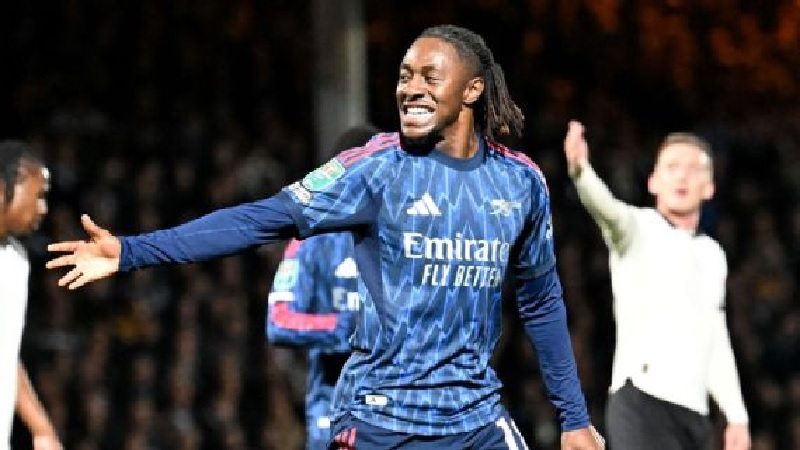 Eberechi Eze merayakan gol pertamanya untuk Arsenal dalam kemenangan Piala Carabao atas Port Vale pada hari Rabu.