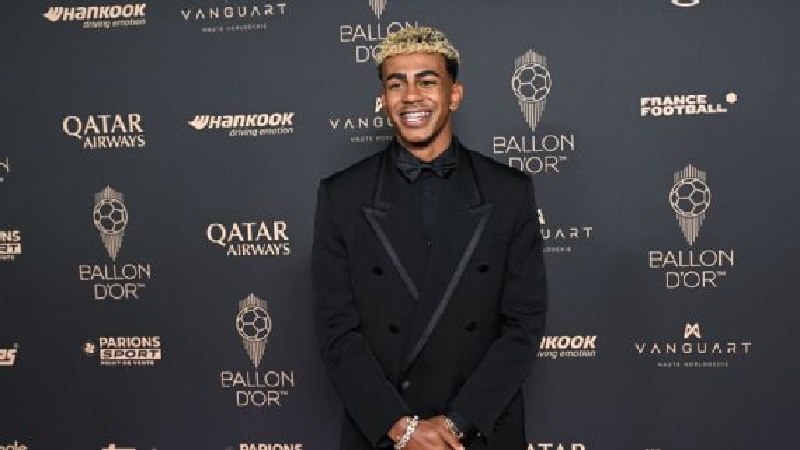 Lamine Yamal menjadi runner-up di belakang Ousmane Demb&eacute;l&eacute; dari PSG dalam pemungutan suara Ballon d