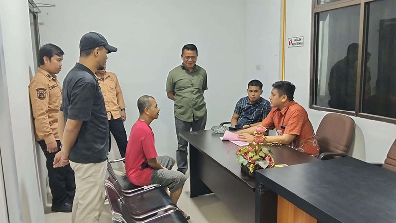 Kejari Bengkalis menerima berkas kasus dugaan penipuan emas palsu dari Polres, Kamis (25/9/2025) sore.