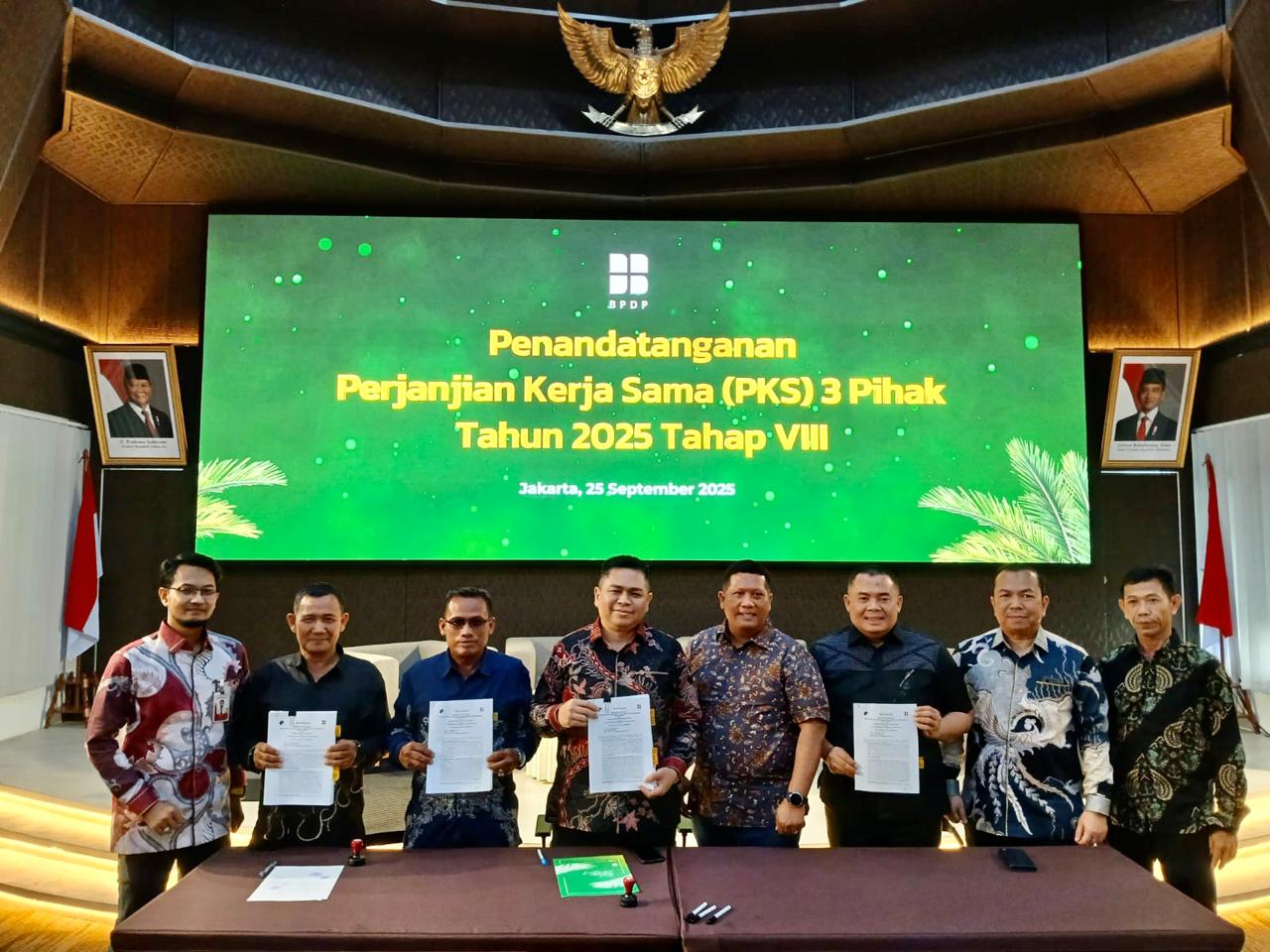 BRK Syariah menandatangani Perjanjian Kerjasama (PKS) tiga pihak bersama Koperasi Produsen Unit Desa Sejahtera dan Koperasi Produsen Sawit Harapan Rakyat.