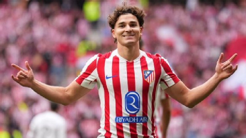 Julian Alvarez mencetak dua gol dalam kemenangan 5-2 Atletico Madrid atas Real Madrid.