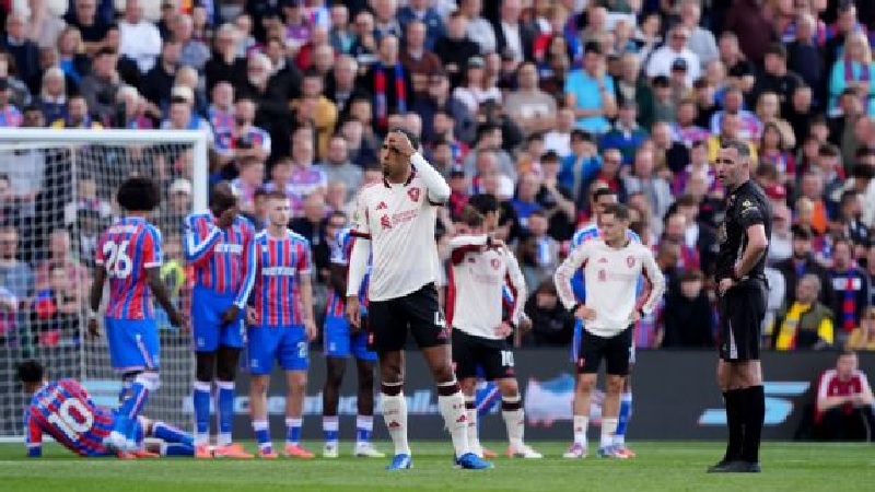 Arne Slot tidak senang dengan performa pertahanan Liverpool di kandang Crystal Palace.