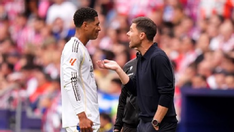 Real Madrid asuhan Xabi Alonso menelan kekalahan liga pertama mereka musim ini pada hari Sabtu.