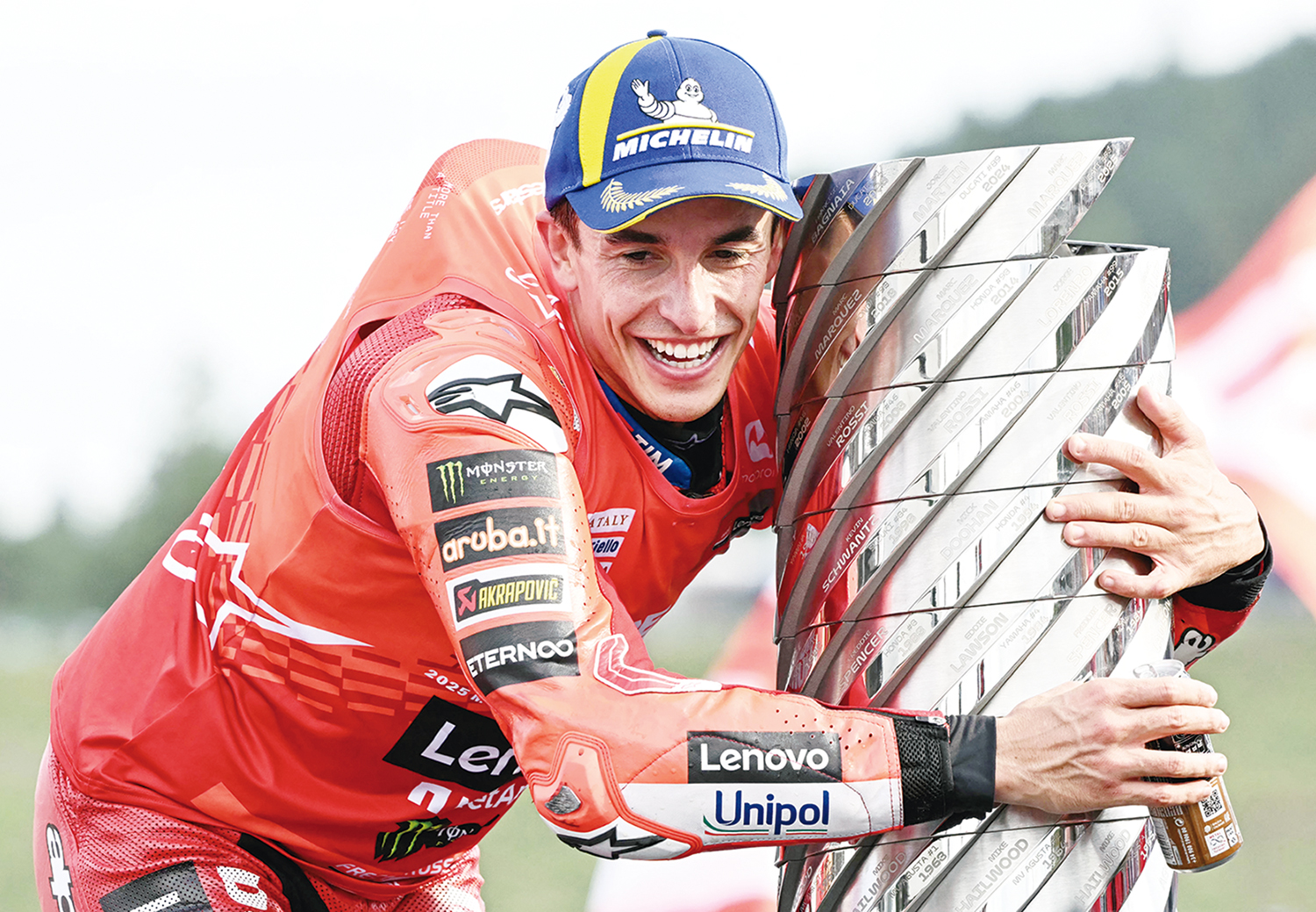 Pembalap Ducati asal Spanyol Marc Marquez melakukan selebrasi menjadi juara dunia usai naik podium GP Jepang di  Sirkuit Motegi, Ahad (28/9/2025).