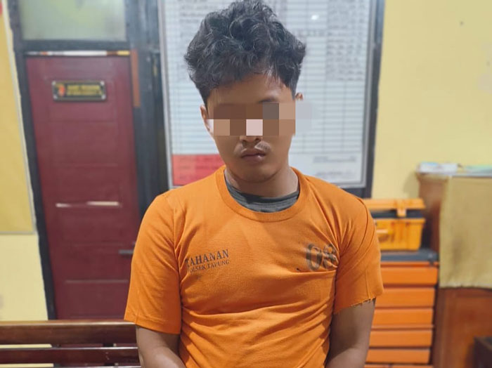 Jajaran Polsek Tapung berhasil mengamankan seorang pria berinisial DI (24), warga Desa Indrapuri, Kecamatan Tapung, Kabupaten Kampar, Sabtu malam (27/9/2025).