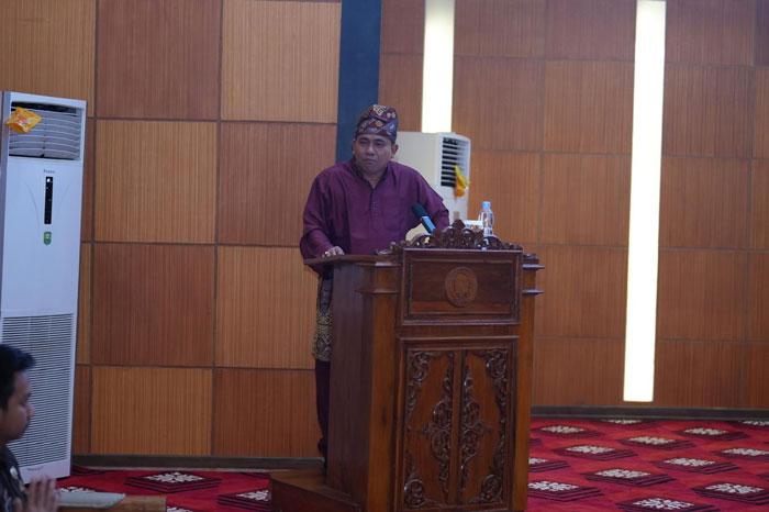 Juru Bicara Banggar DPRD Siak Marudut Pakpahan saat membacakan laporan Banggar terhadap RAPBD Perubahan Kabupaten Siak 2025, dalam paripurna di DPRD Siak, Senin (29/9/2025).