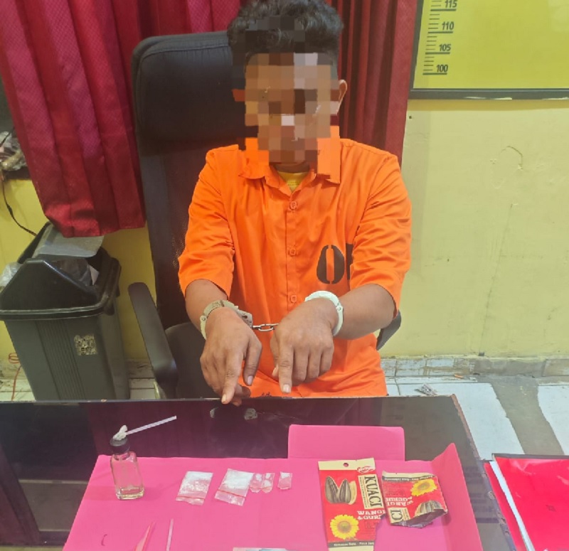 Aparat Polsek Tapung Hulu menangkap seorang pria berinisial ES (32), warga Desa Danau Lancang, Kecamatan Tapung Hulu, Kabupaten Kampar, Senin (29/9/2025).