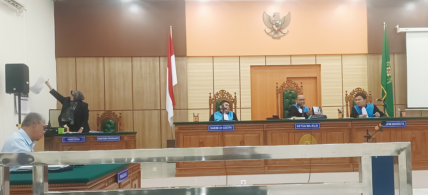 KEMBALI DIGELAR: Sidang lanjutan gugatan terhadap Rektor Unri Prof Dr Sri Indarti oleh mantan Dekan Fakultas Teknik Unri Azridjal Aziz kembali digelar di PTUN Pekanbaru, Selasa (30/9/2025).