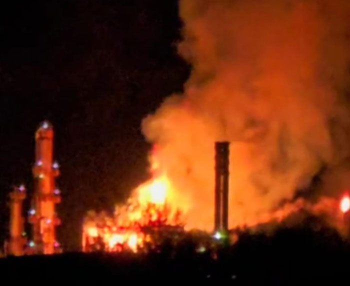 Tangkapan layar kebakaran kilang Dumai.